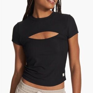 Vuori Cove Cut Out Open Keyhole Short Sleeve T-shirt size M 🖤